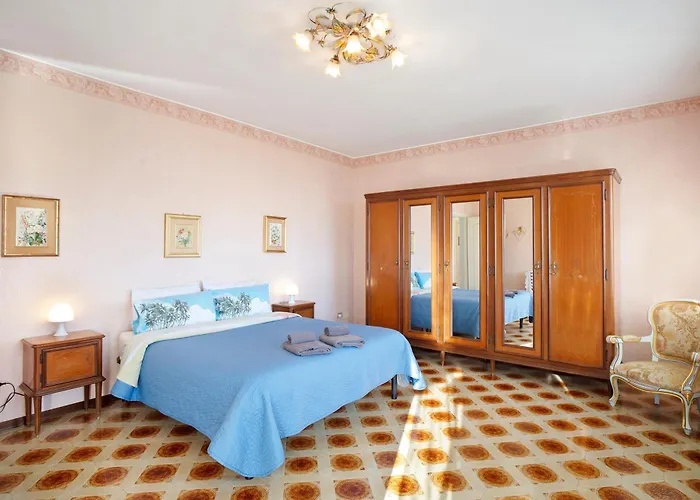 Villa In Collina Vista Mare